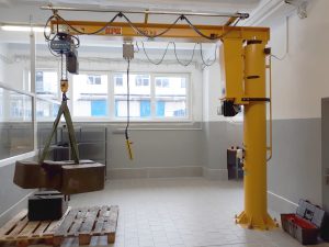 Slewing jib crane