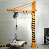 Slewing jib crane