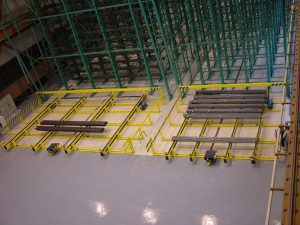 The chain conveyor at the entrance in front of the shelves