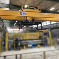 Double girder overhead crane in the production of concrete semi-finished products